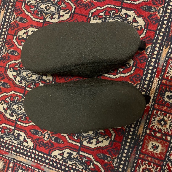 Kyrgies indoor/outdoor slippers. Six 39/ 8.5 women’s. - Picture 2 of 3